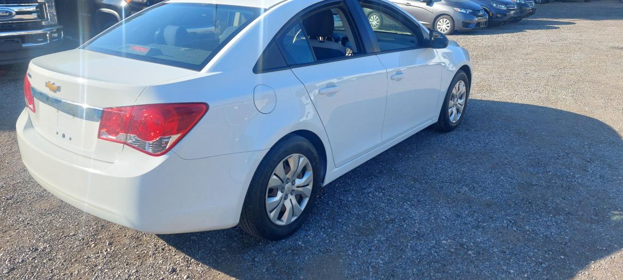 2016 Chevrolet Cruze 4dr Sdn - Photo #4