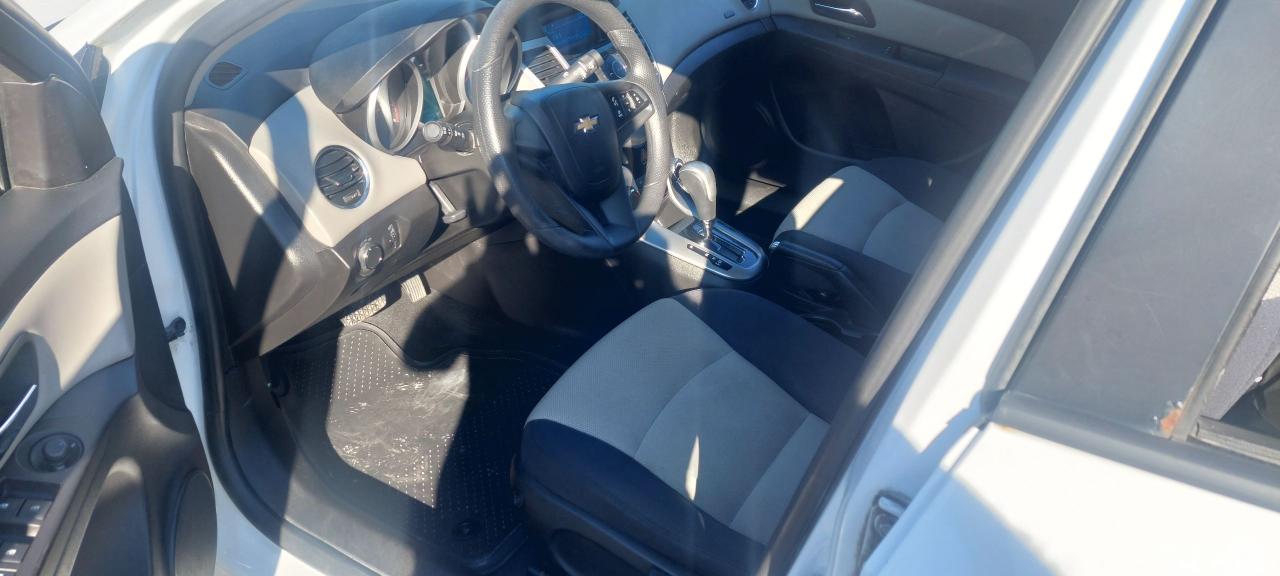 2016 Chevrolet Cruze 4dr Sdn - Photo #9