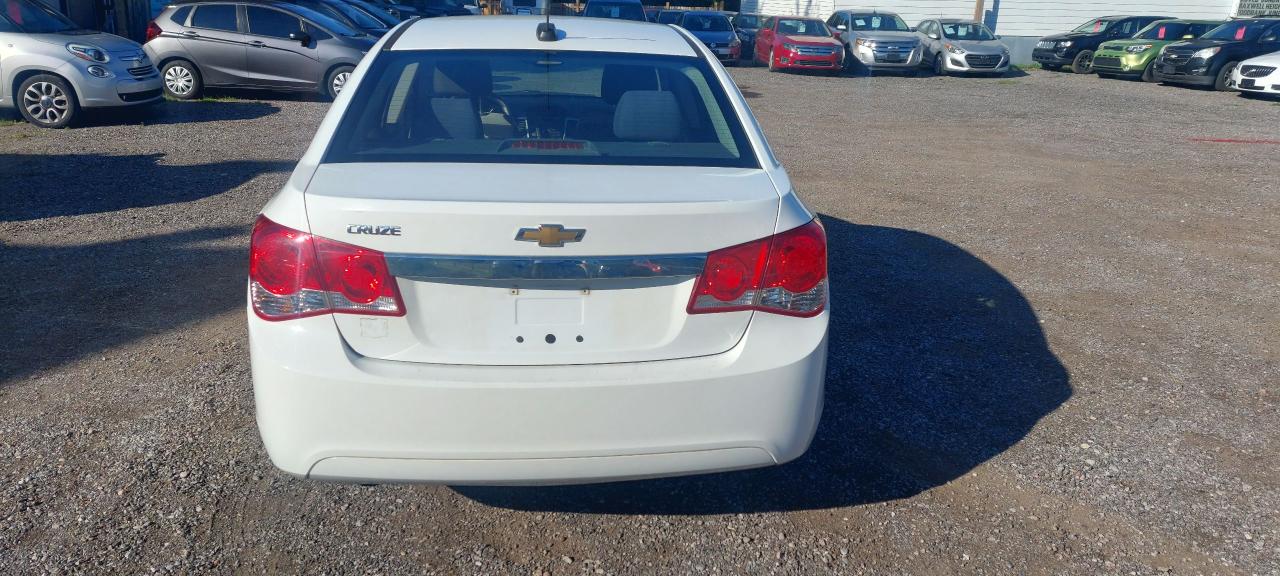 2016 Chevrolet Cruze 4dr Sdn - Photo #5