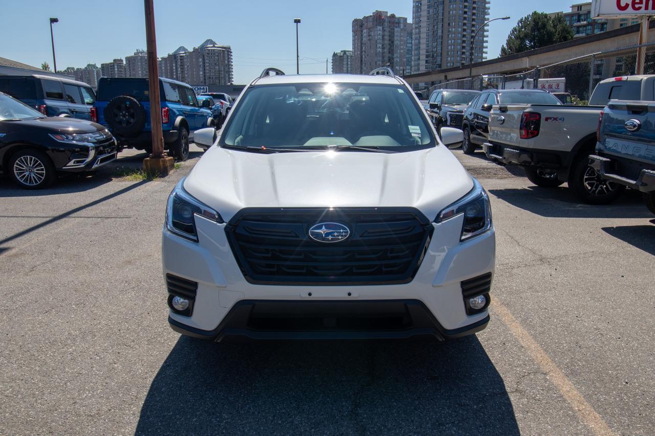 2022 Subaru Forester Touring CVT Photo2