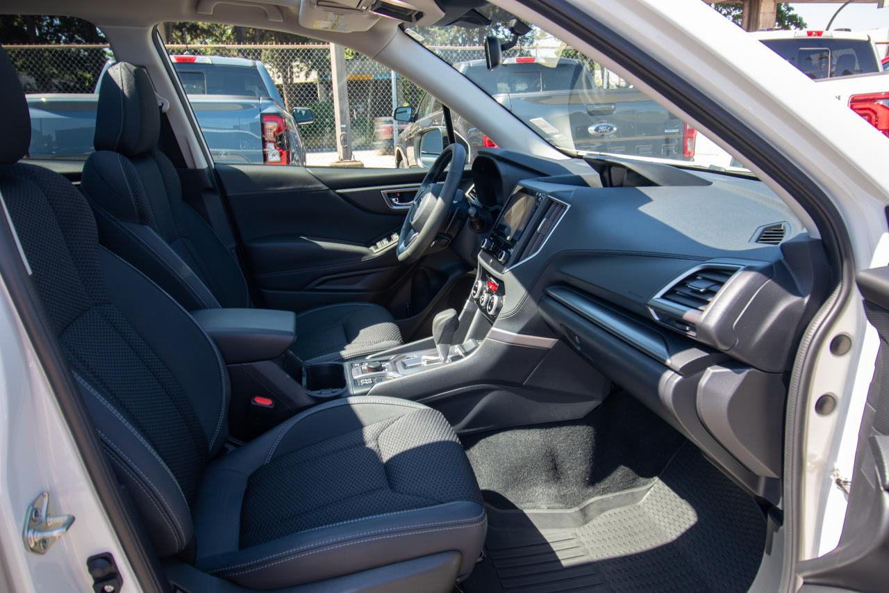 2022 Subaru Forester Touring CVT Photo5