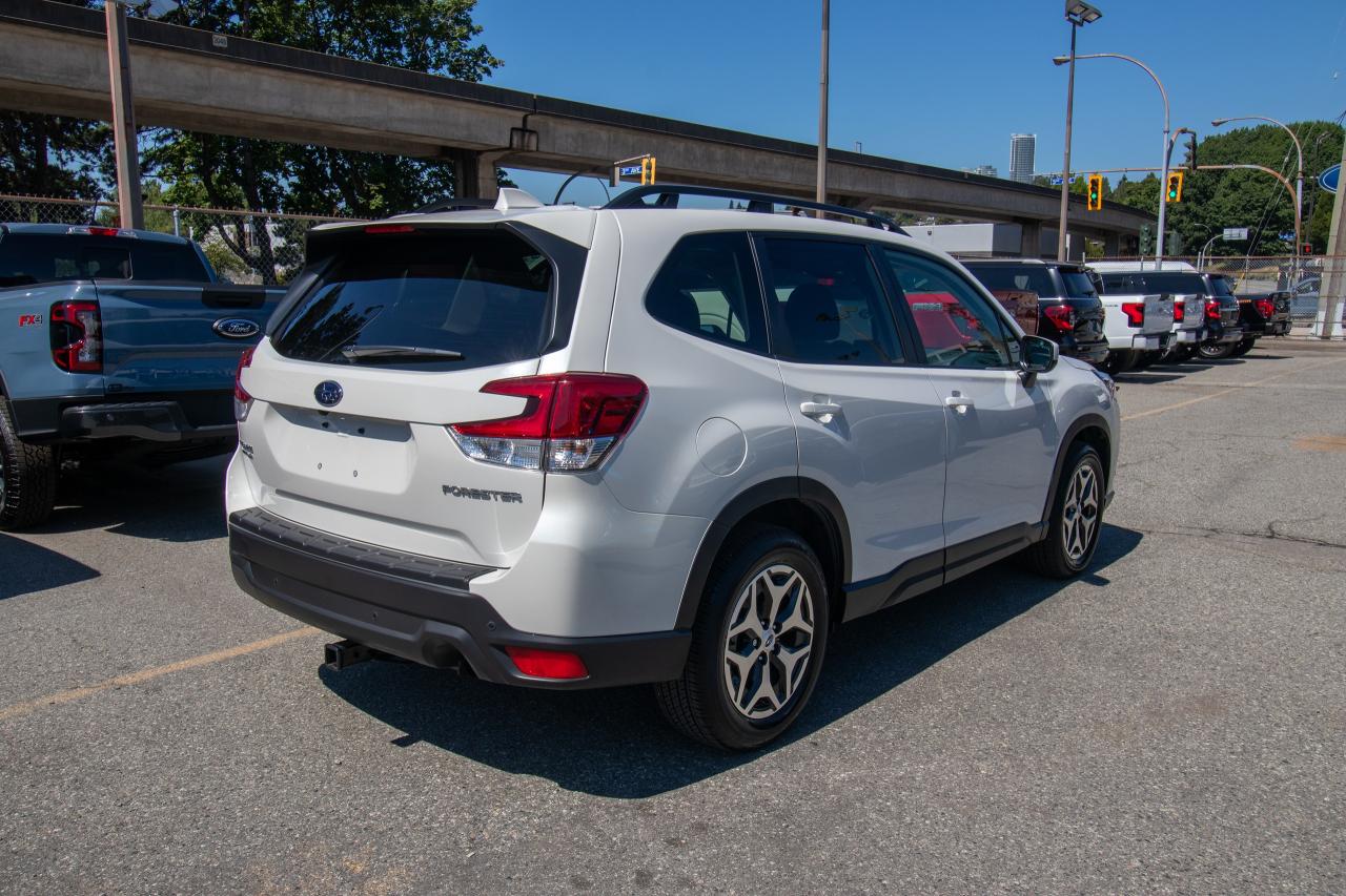 2022 Subaru Forester Touring CVT Photo4