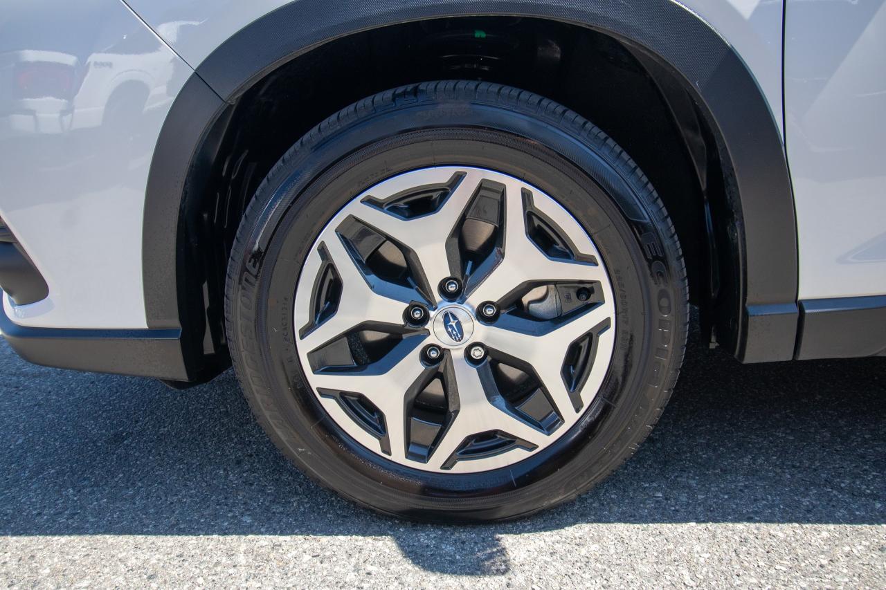2022 Subaru Forester Touring CVT Photo5
