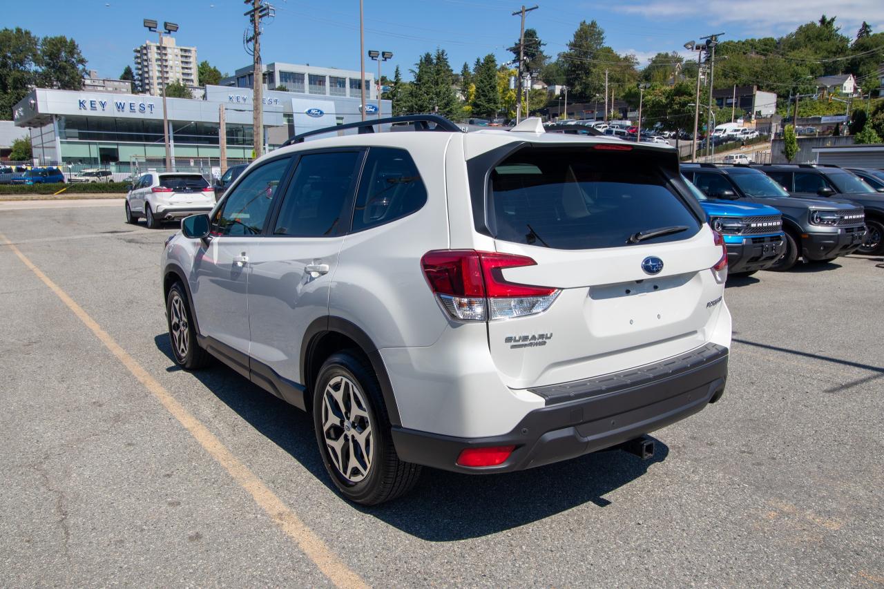 2022 Subaru Forester Touring CVT Photo5