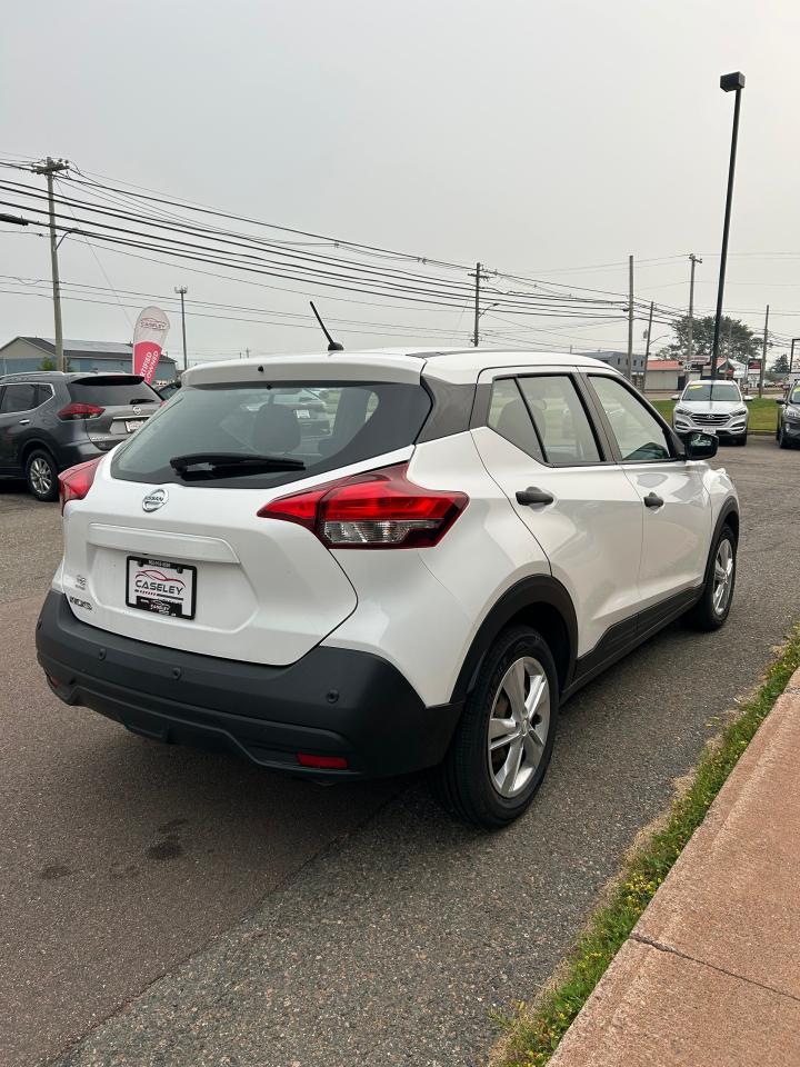 2020 Nissan Kicks S Photo3