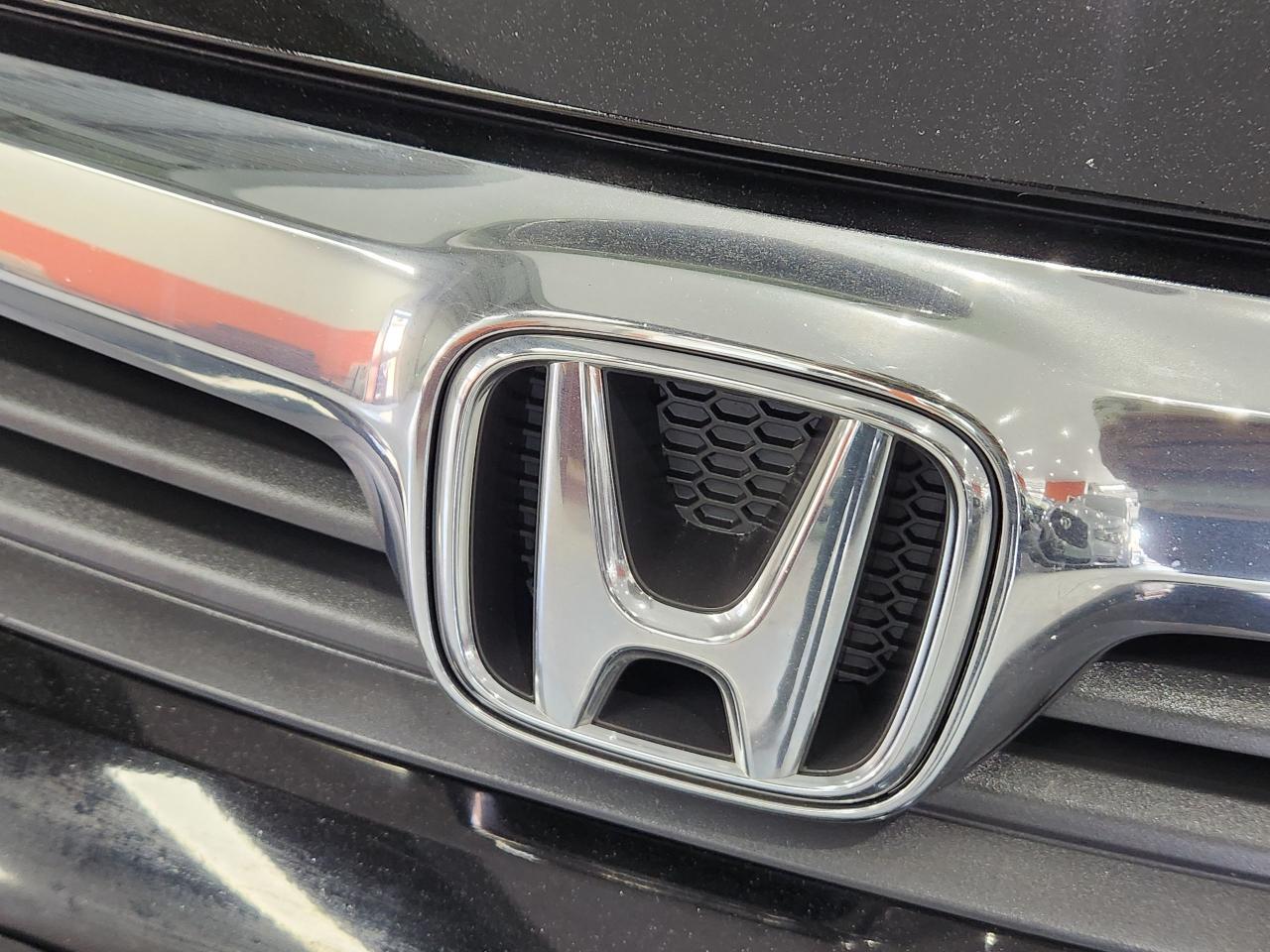 2012 Honda Civic LX Only 84,000k Great Shape save fuel Clean Carfax Photo3