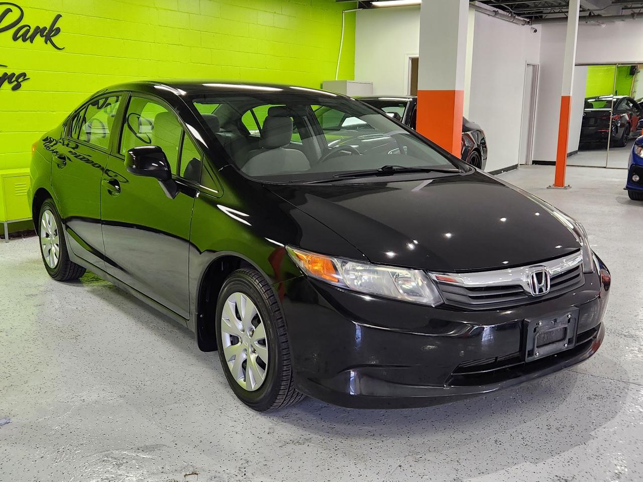 2012 Honda Civic LX Only 84,000k Great Shape save fuel Clean Carfax Photo4