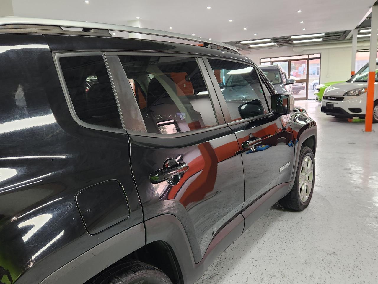 2016 Jeep Renegade Limited - Photo #9