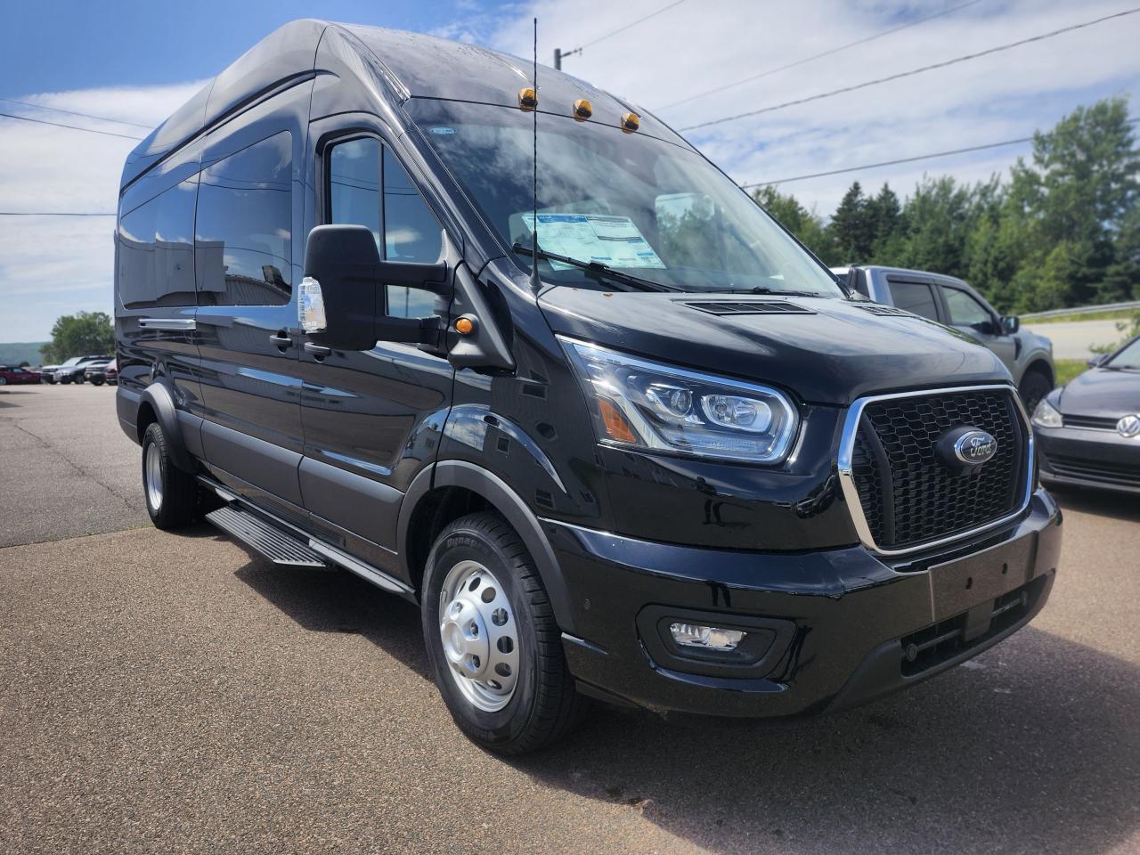 2025 Ford Transit Passenger Wagon T-350 HD 148" EL HIGH ROOF XLT DRW AWD Photo2