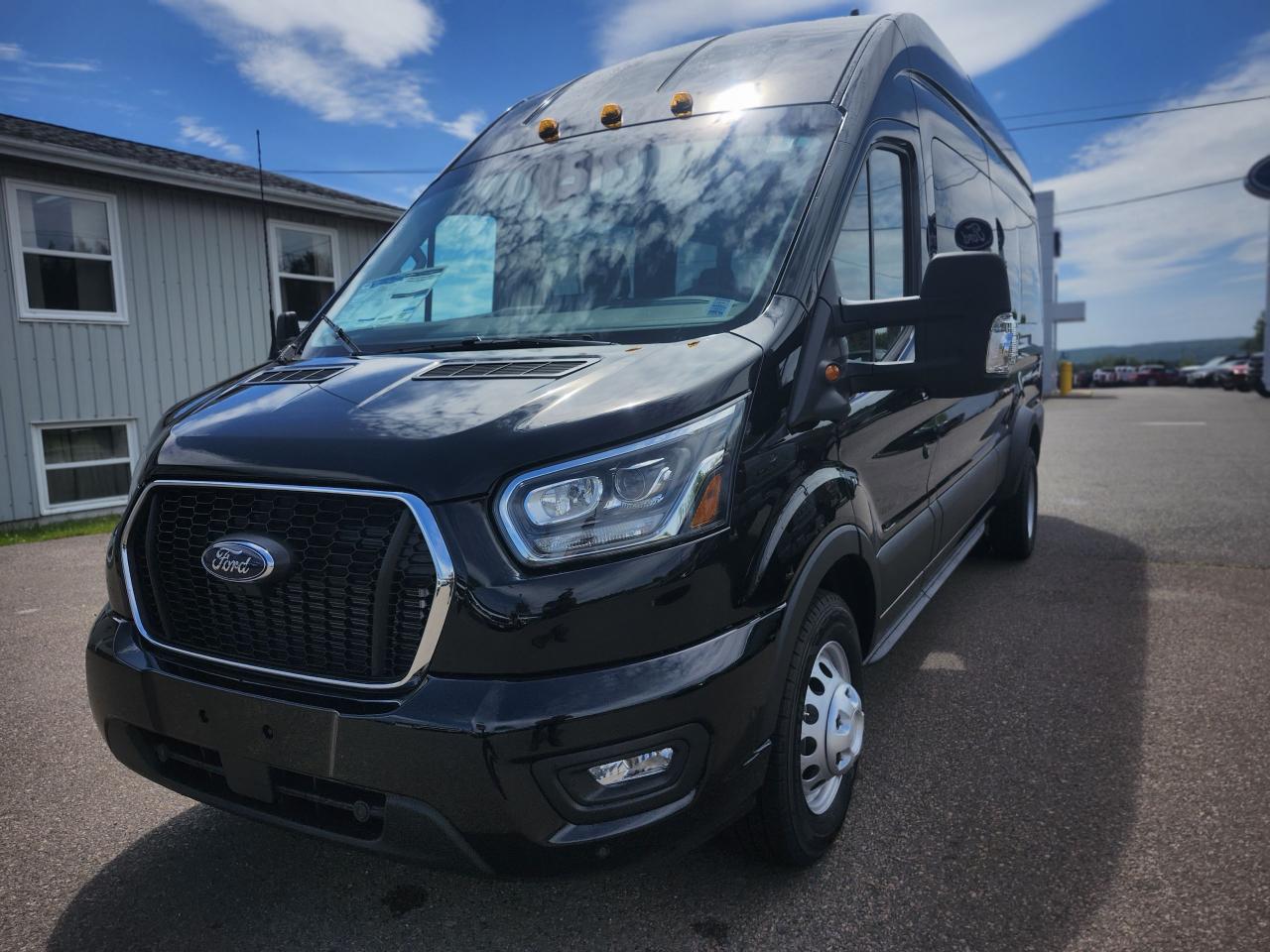 2025 Ford Transit Passenger Wagon T-350 HD 148" EL HIGH ROOF XLT DRW AWD Photo5