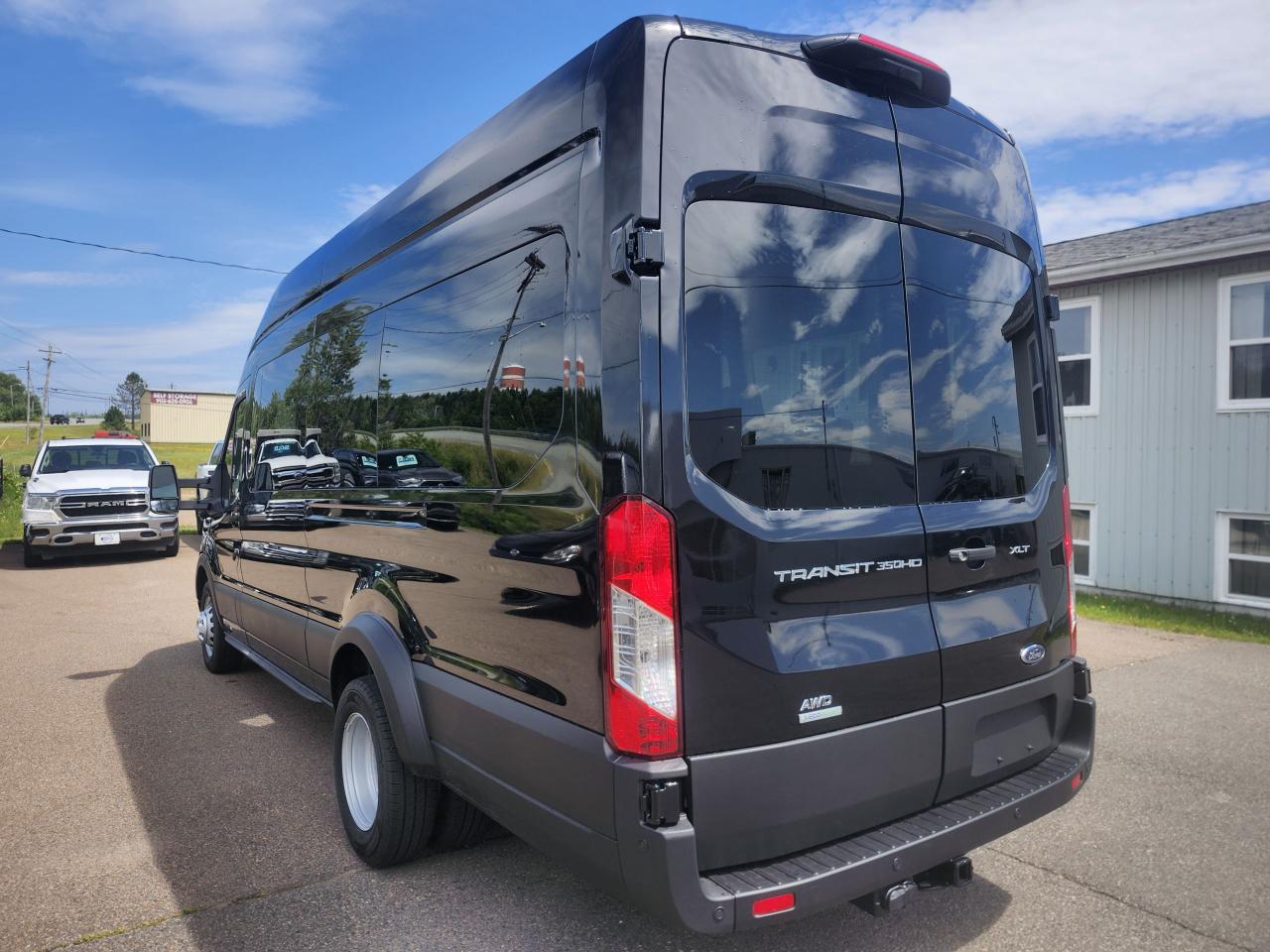 2025 Ford Transit Passenger Wagon T-350 HD 148" EL HIGH ROOF XLT DRW AWD Photo5
