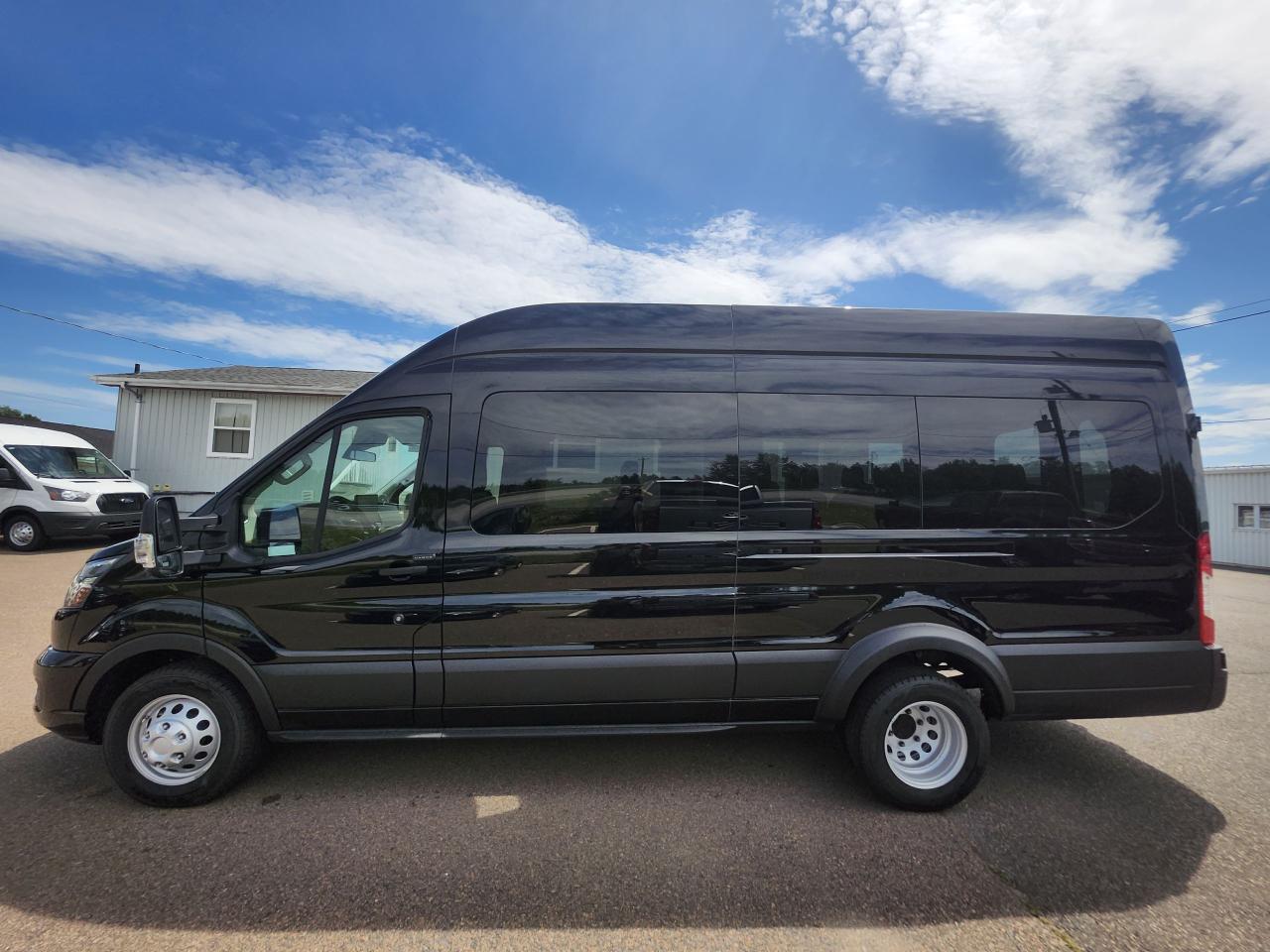 2025 Ford Transit Passenger Wagon T-350 HD 148" EL HIGH ROOF XLT DRW AWD Photo5