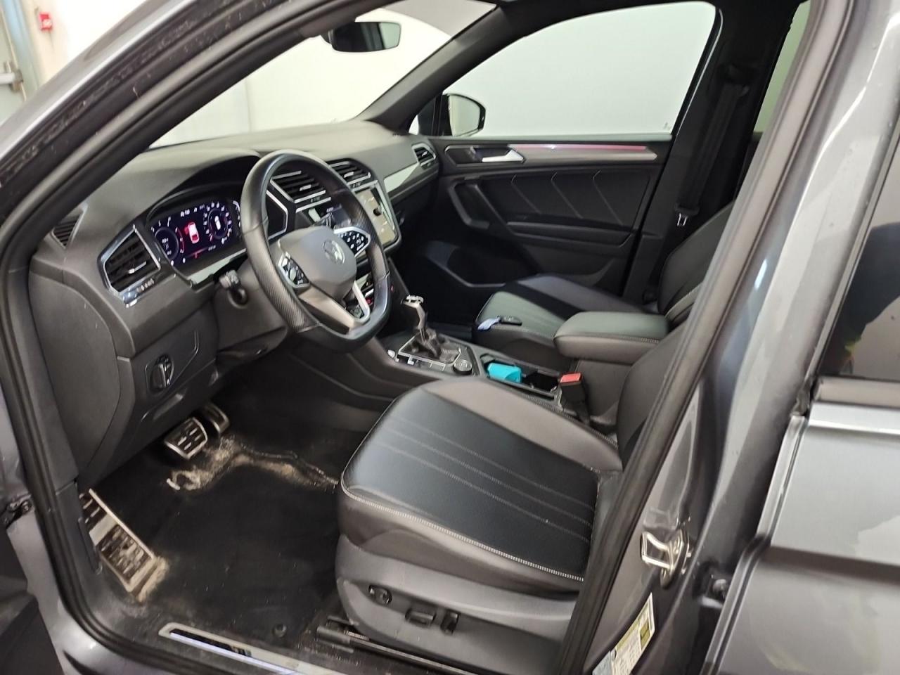 2022 Volkswagen Tiguan Comfortline R-Line Black Edition Photo