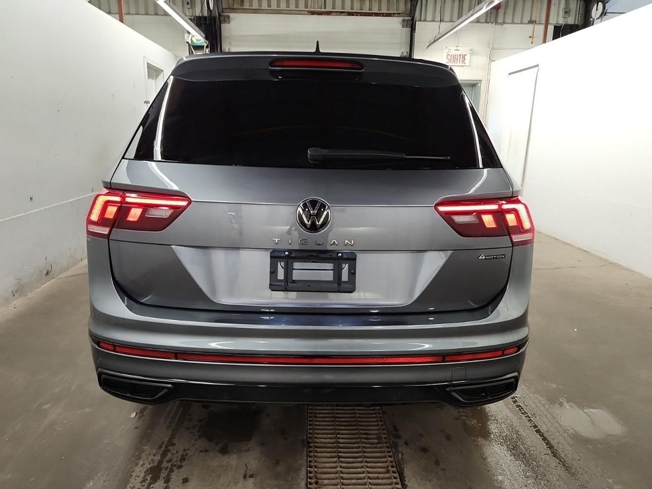 2022 Volkswagen Tiguan Comfortline R-Line Black Edition Photo