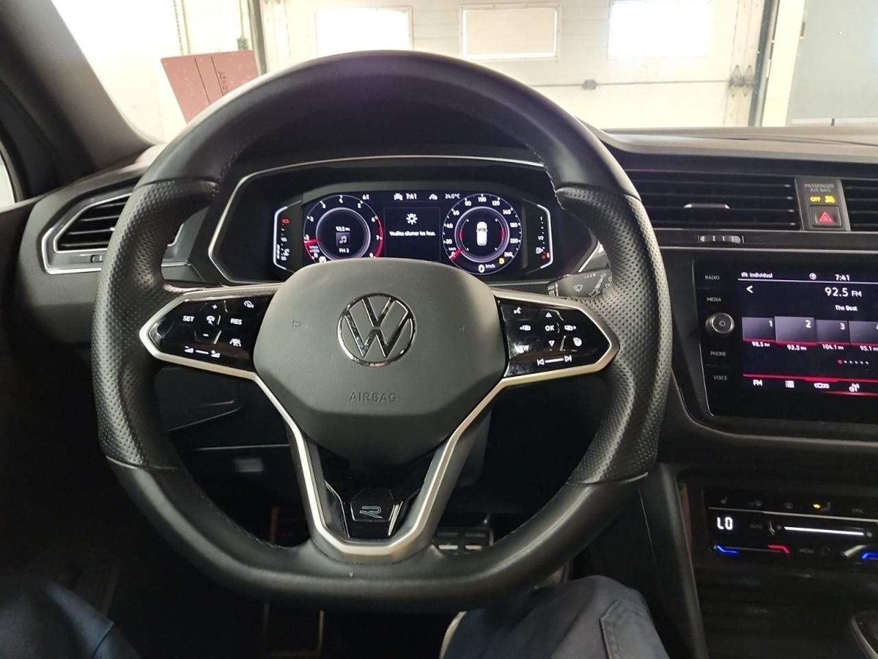 2022 Volkswagen Tiguan Comfortline R-Line Black Edition Photo