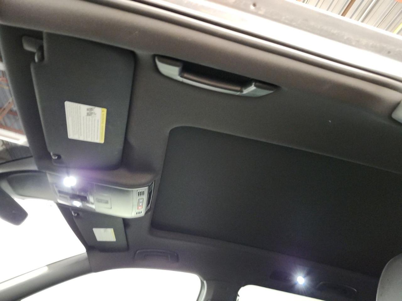 2022 Volkswagen Tiguan Comfortline R-Line Black Edition Photo