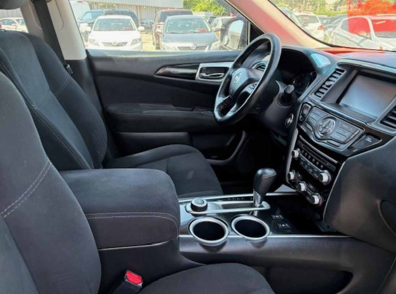 2014 Nissan Pathfinder SV Photo2