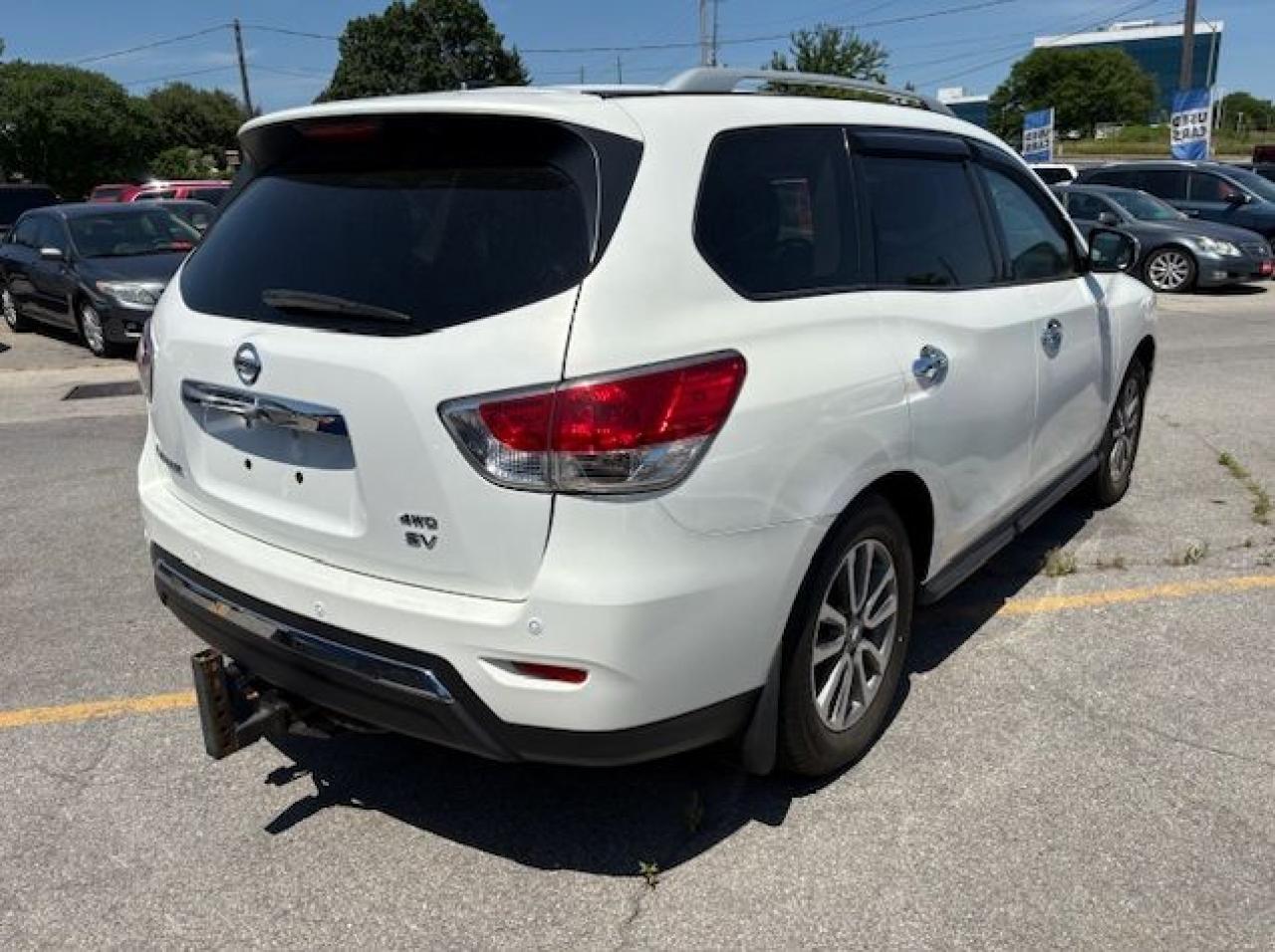 2014 Nissan Pathfinder SV Photo3