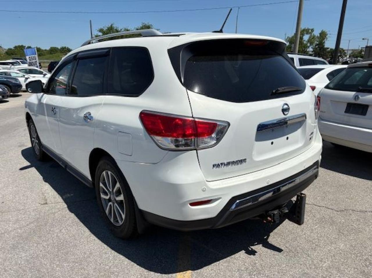 2014 Nissan Pathfinder SV Photo4