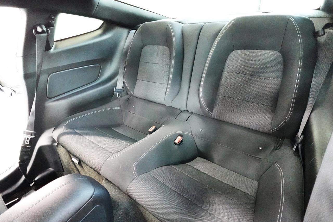 2017 Ford Mustang V6 - LOW KM, NO ACCIDENT, DEALER MAINTAINED - Photo #16