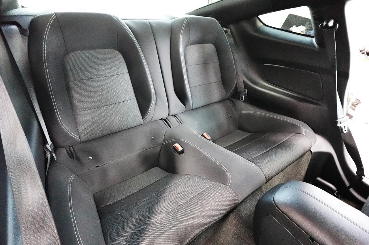 2017 Ford Mustang V6 - LOW KM, NO ACCIDENT, DEALER MAINTAINED - Photo #19