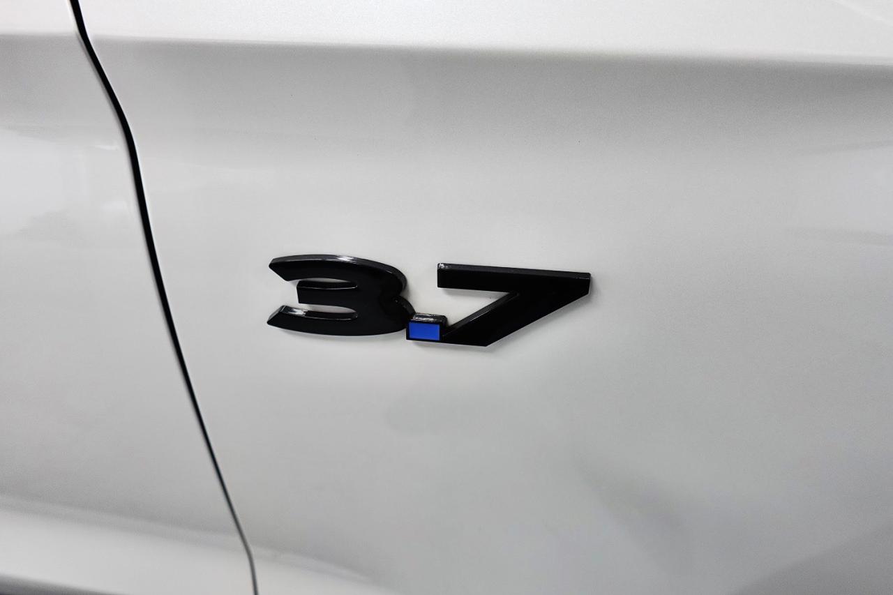 2017 Ford Mustang V6 - LOW KM, NO ACCIDENT, DEALER MAINTAINED - Photo #8
