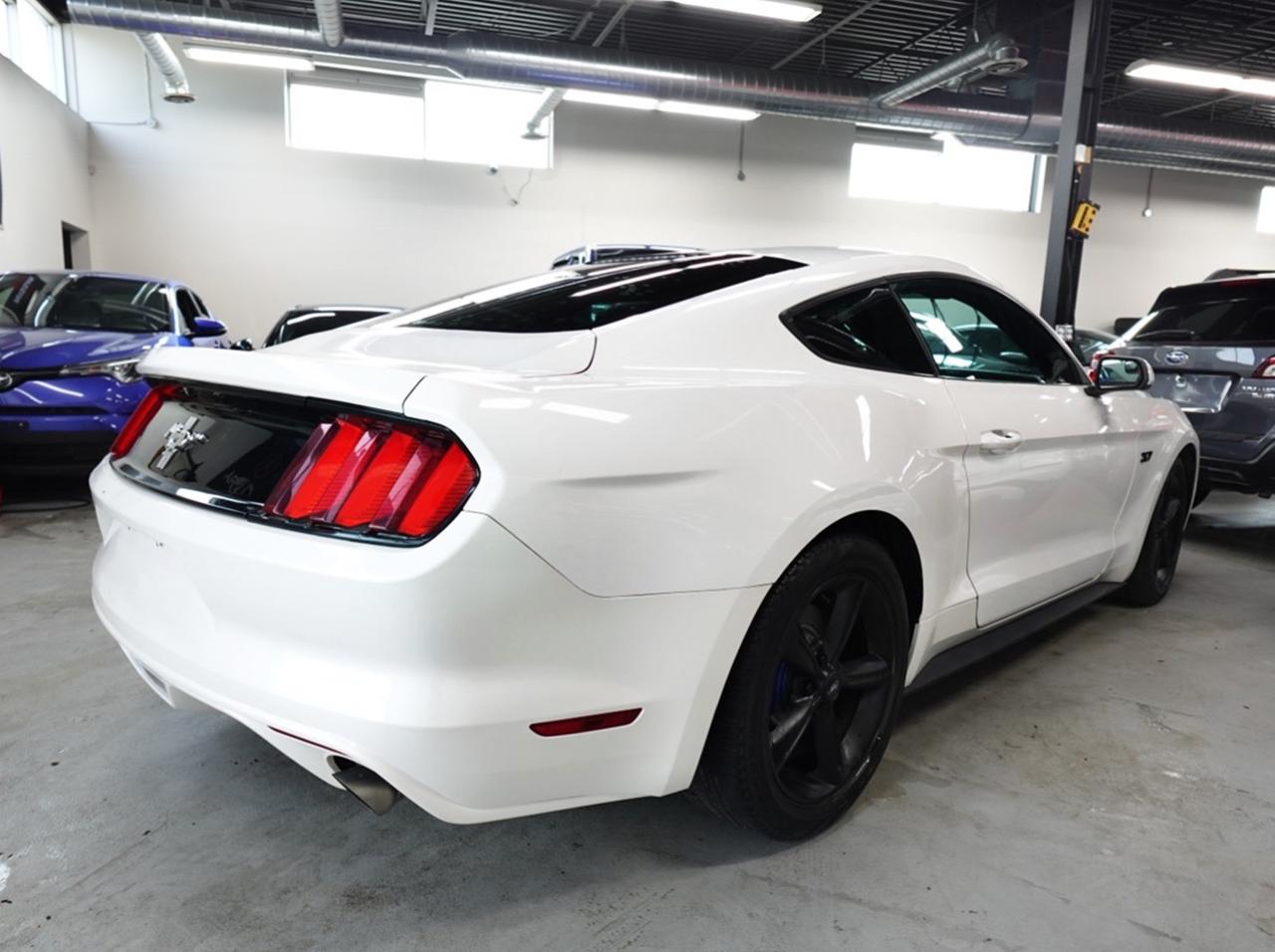 2017 Ford Mustang V6 - LOW KM, NO ACCIDENT, DEALER MAINTAINED - Photo #4