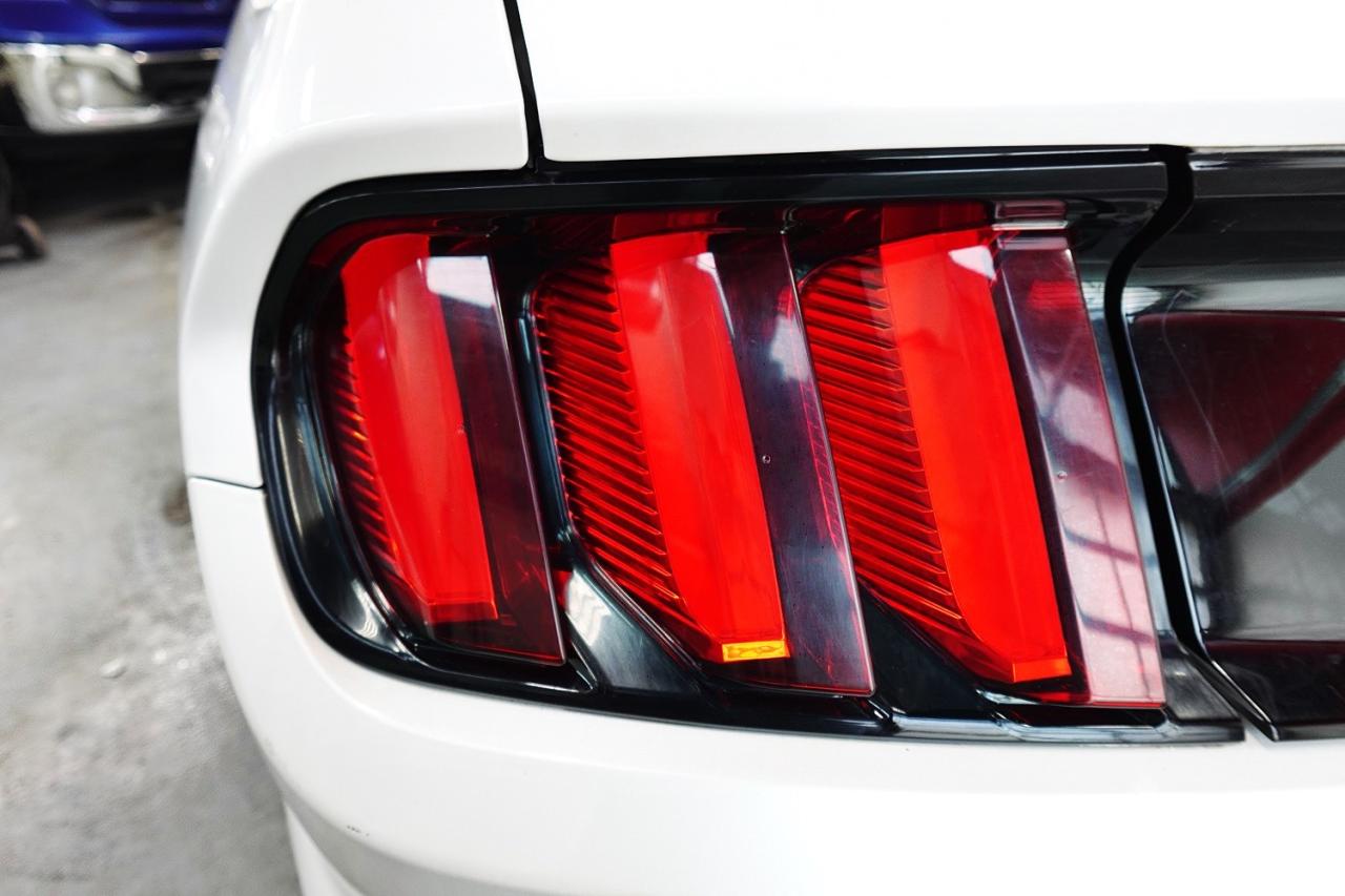 2017 Ford Mustang V6 - LOW KM, NO ACCIDENT, DEALER MAINTAINED - Photo #7