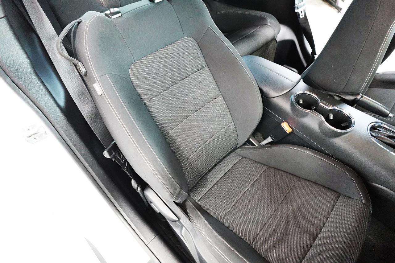 2017 Ford Mustang V6 - LOW KM, NO ACCIDENT, DEALER MAINTAINED - Photo #18