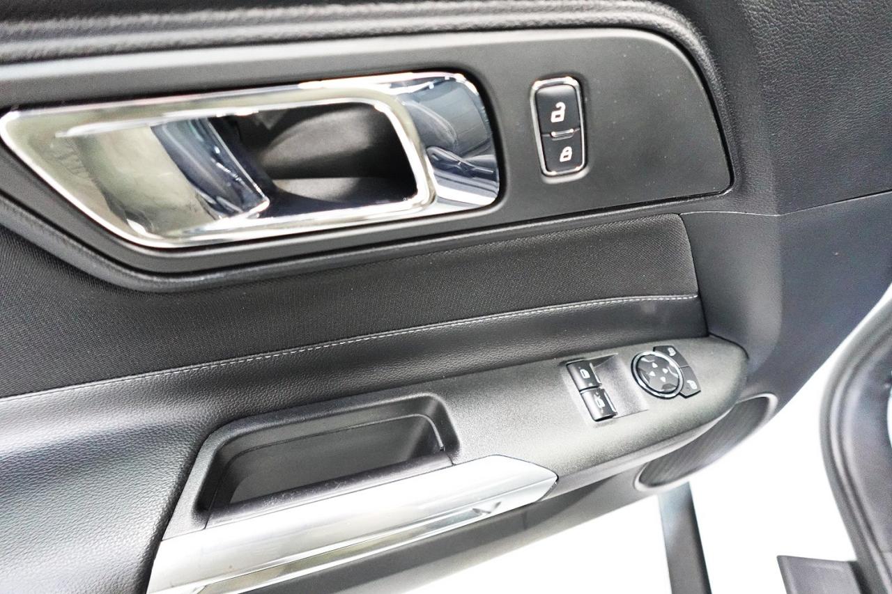2017 Ford Mustang V6 - LOW KM, NO ACCIDENT, DEALER MAINTAINED - Photo #13