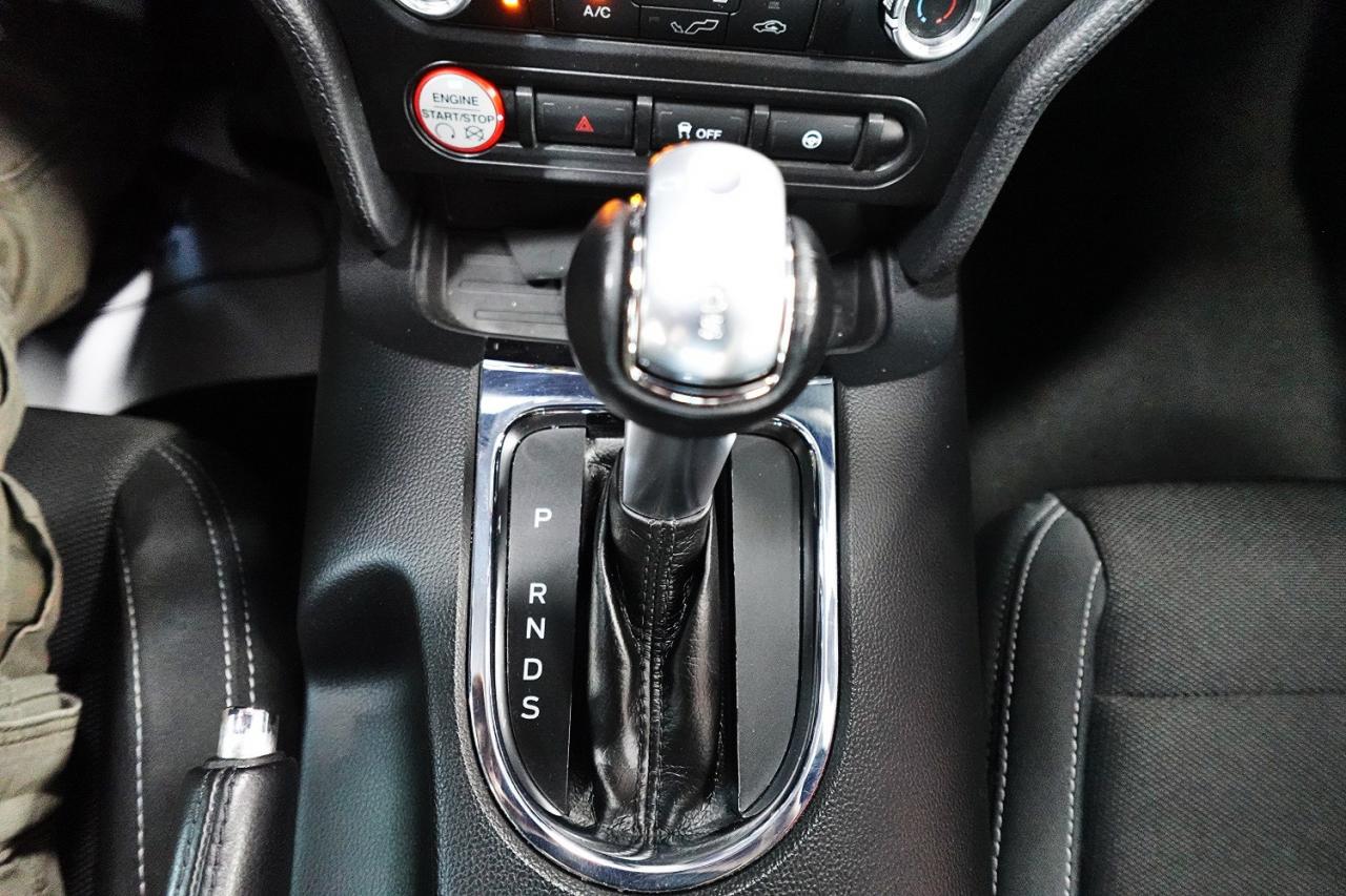 2017 Ford Mustang V6 - LOW KM, NO ACCIDENT, DEALER MAINTAINED - Photo #22