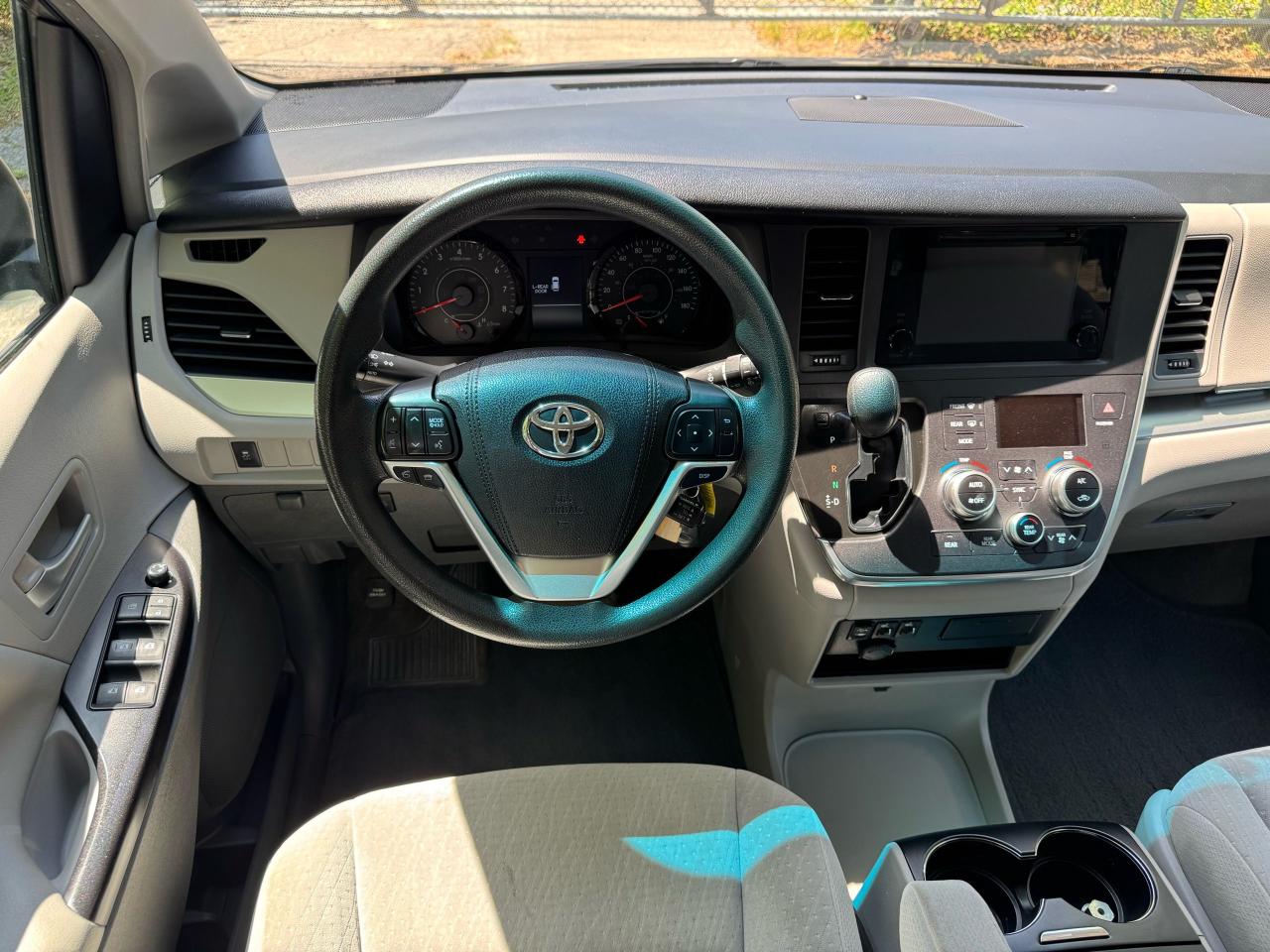 2015 Toyota Sienna LE - Photo #10