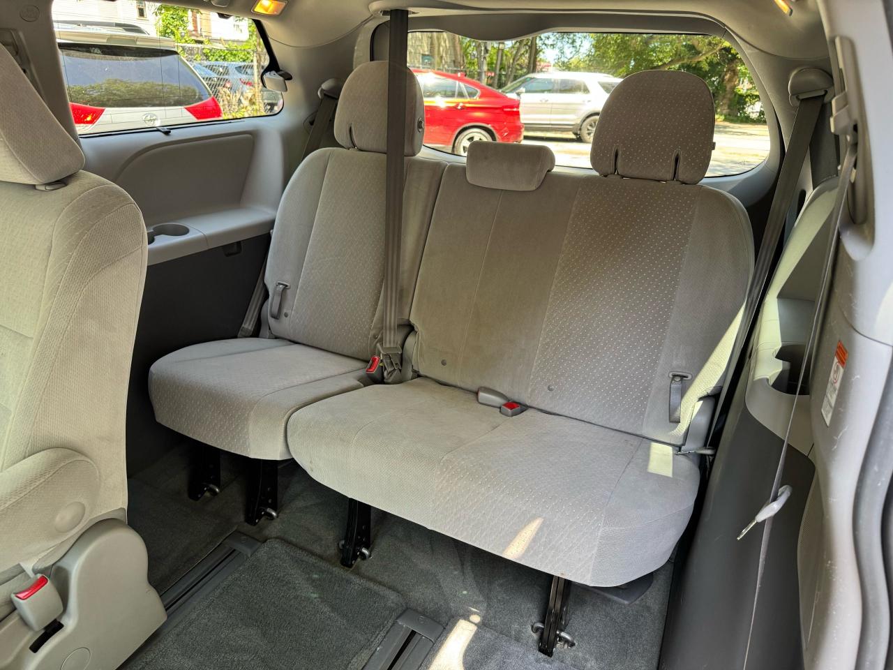 2015 Toyota Sienna LE - Photo #15