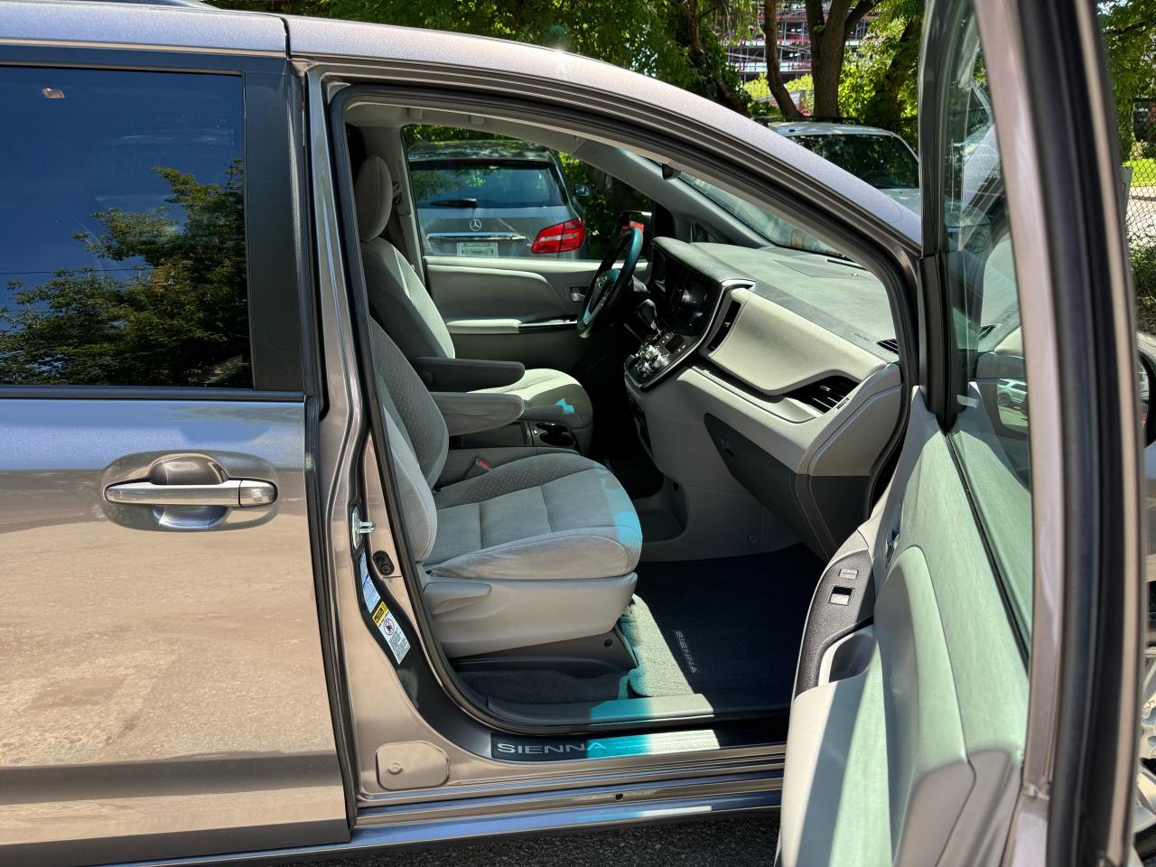 2015 Toyota Sienna LE - Photo #18