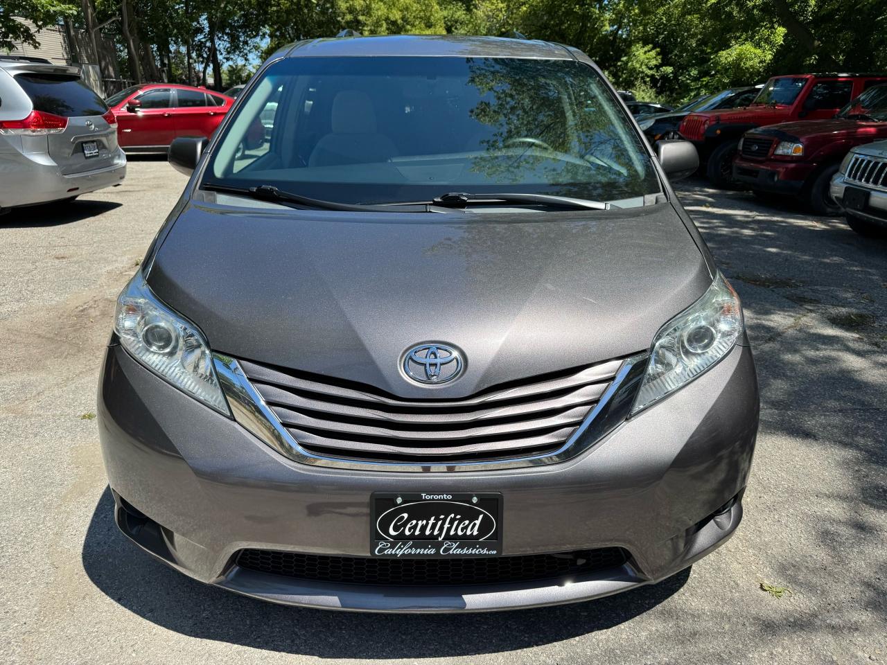 2015 Toyota Sienna LE - Photo #8