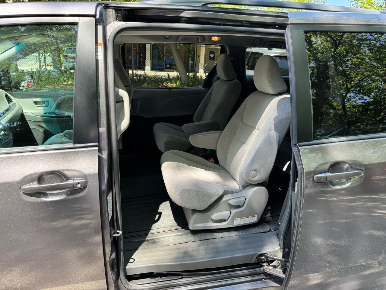 2015 Toyota Sienna LE - Photo #14