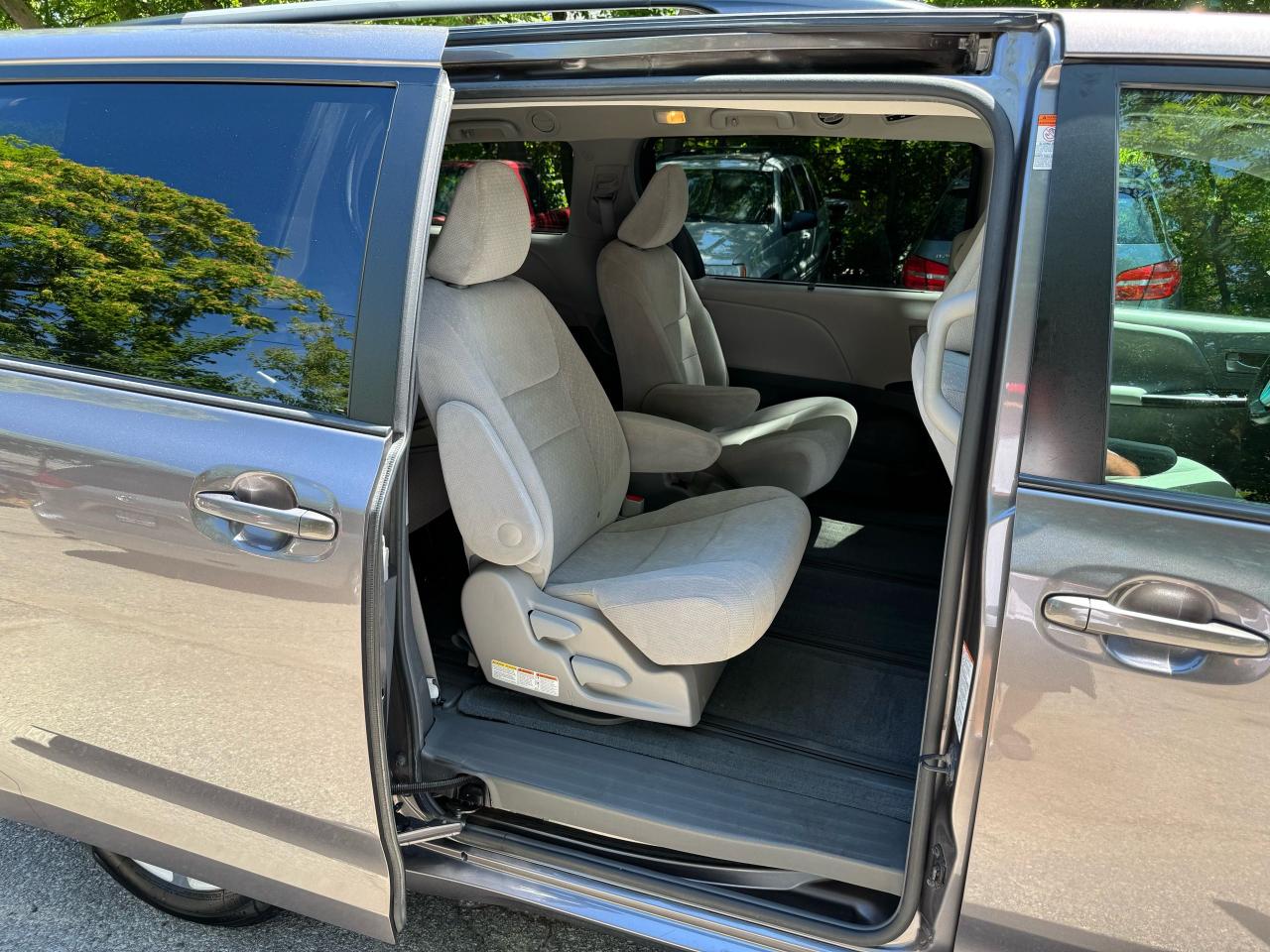 2015 Toyota Sienna LE - Photo #16