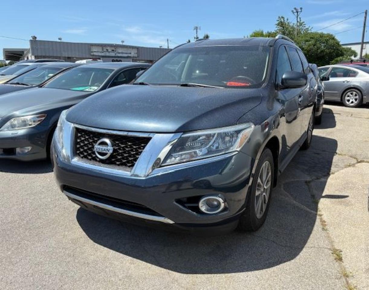 Used 2014 Nissan Pathfinder SV for sale in Burlington, ON