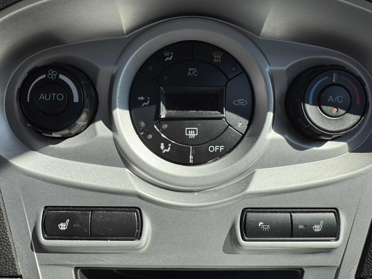 2017 Ford Fiesta SE - Photo #16