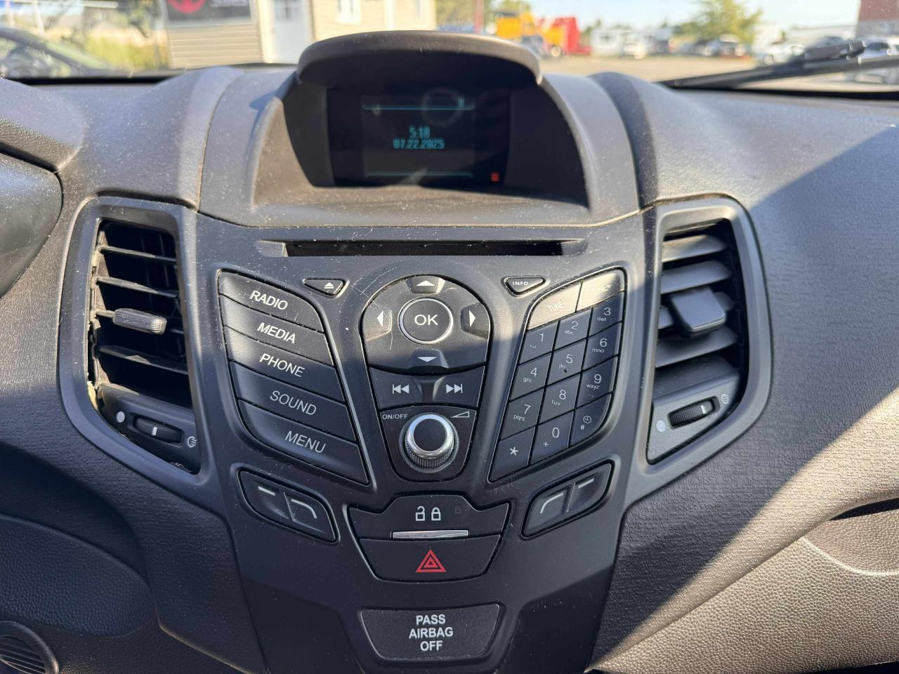 2017 Ford Fiesta SE - Photo #17