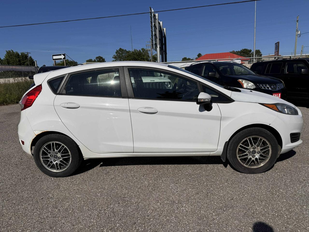 2017 Ford Fiesta SE - Photo #8