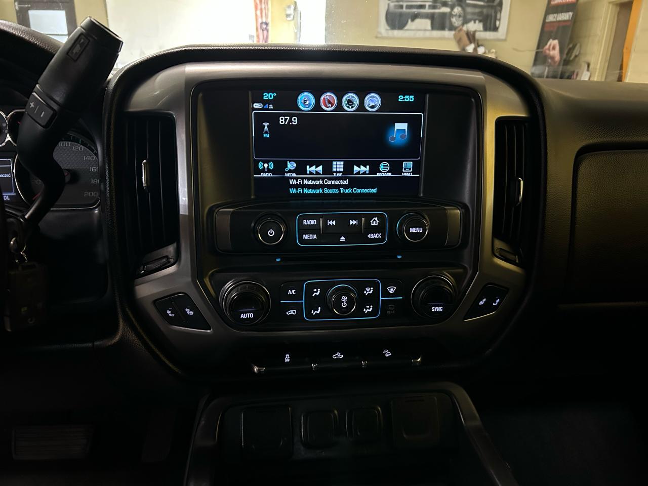 2018 Chevrolet Silverado 1500 LT - Photo #10