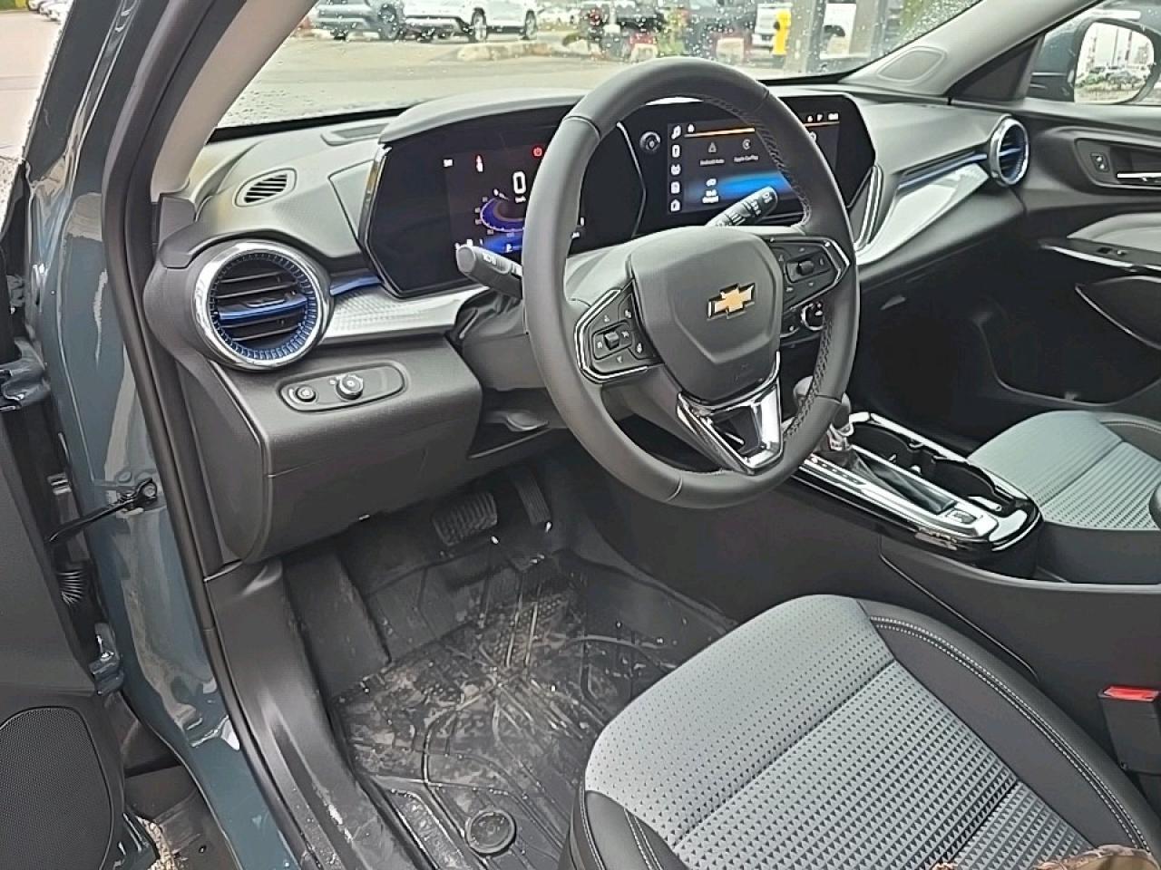 2025 Chevrolet Trax LT Photo3