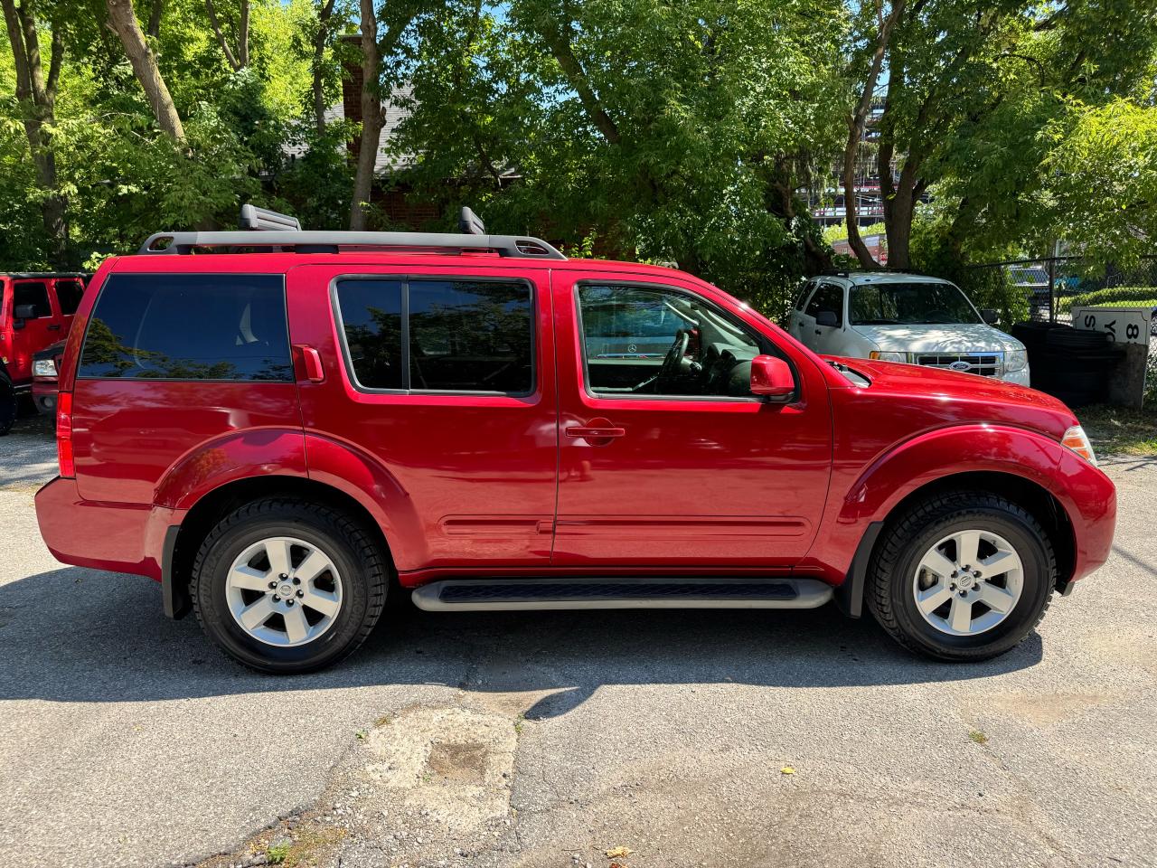 2012 Nissan Pathfinder SV - 4X4 - Photo #6