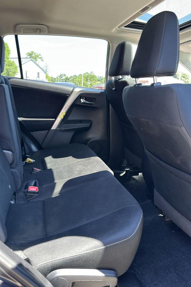 2015 Toyota RAV4 XLE - Photo #8