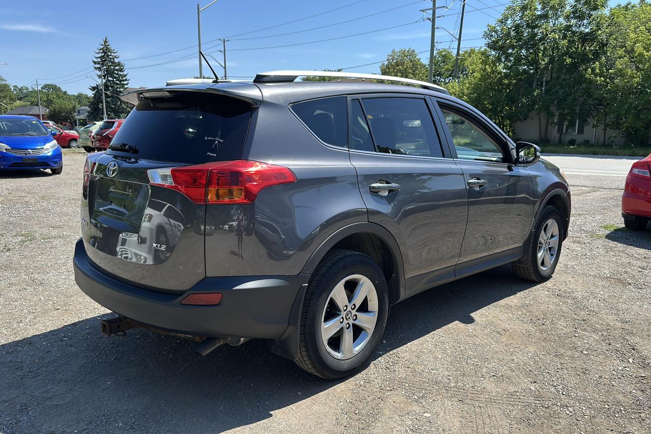 2015 Toyota RAV4 XLE - Photo #7