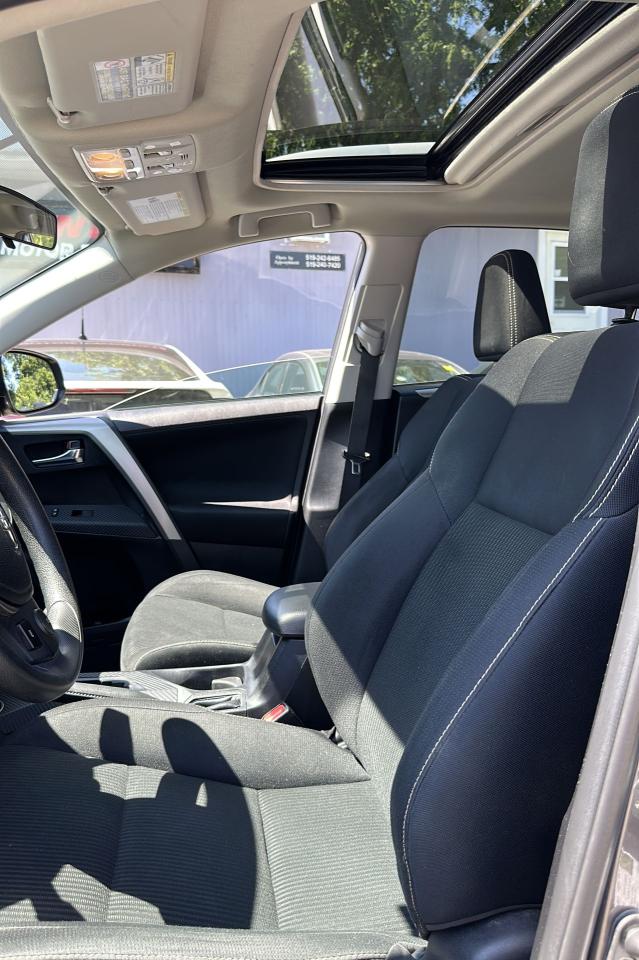 2015 Toyota RAV4 XLE - Photo #9