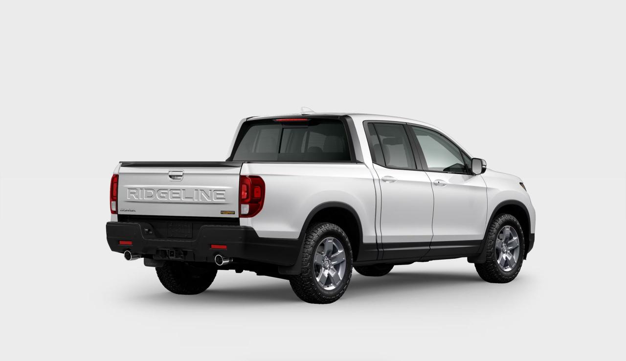 2025 Honda Ridgeline TrailSport AWD Photo2
