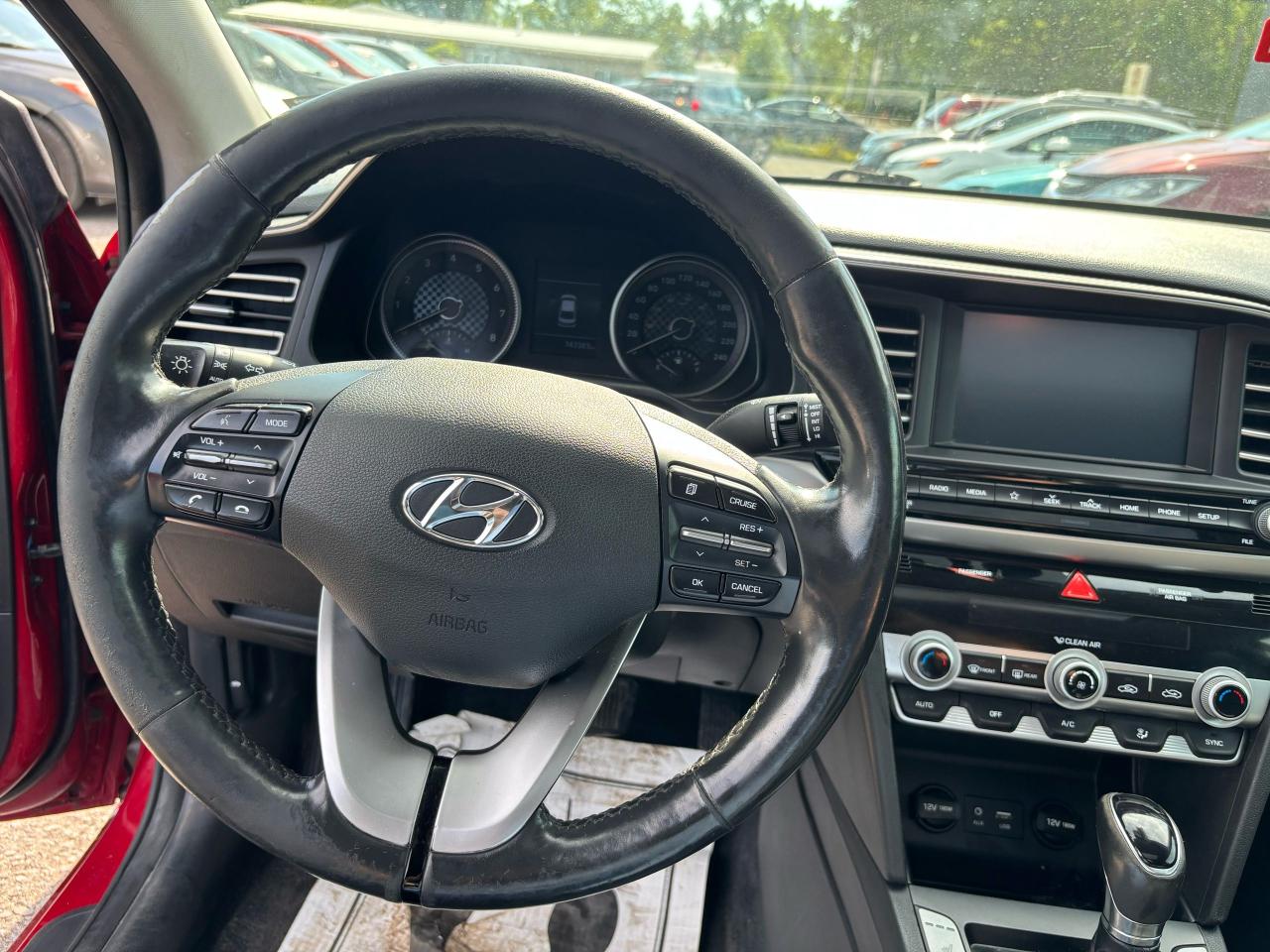 2019 Hyundai Elantra Luxury - Photo #11