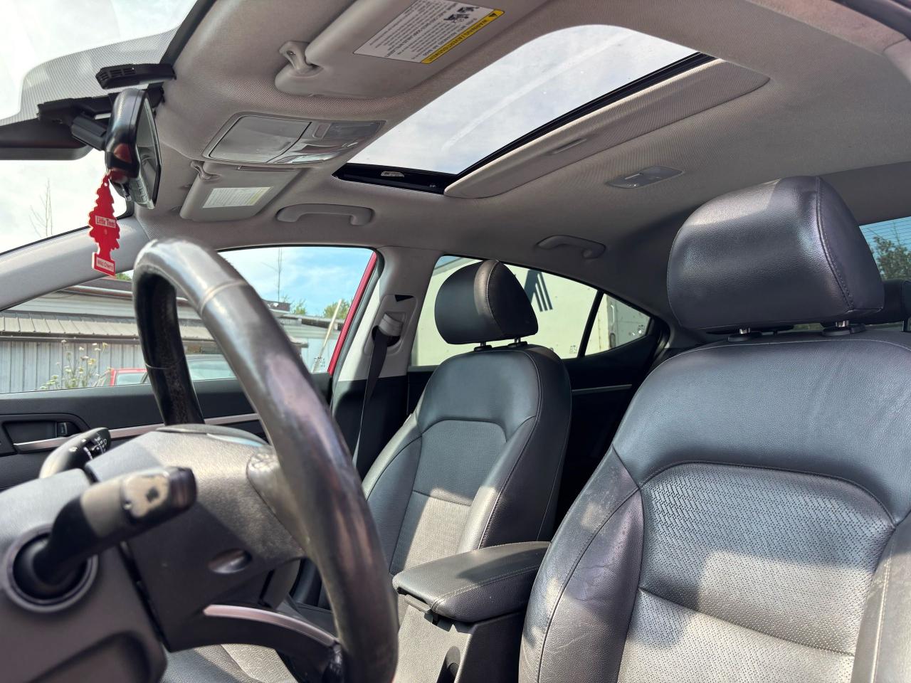 2019 Hyundai Elantra Luxury - Photo #10